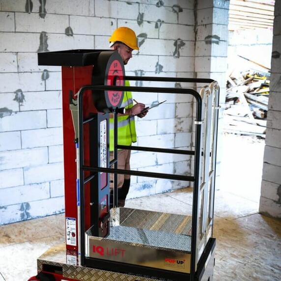 Pop Up IQ LIFT PRO 7 ACTIVe Push Around Manual Scissor Lift