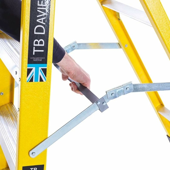 TB Davies INSUL8-S 6-Tread Professional Fibreglass Swingback Step with Tool Tray