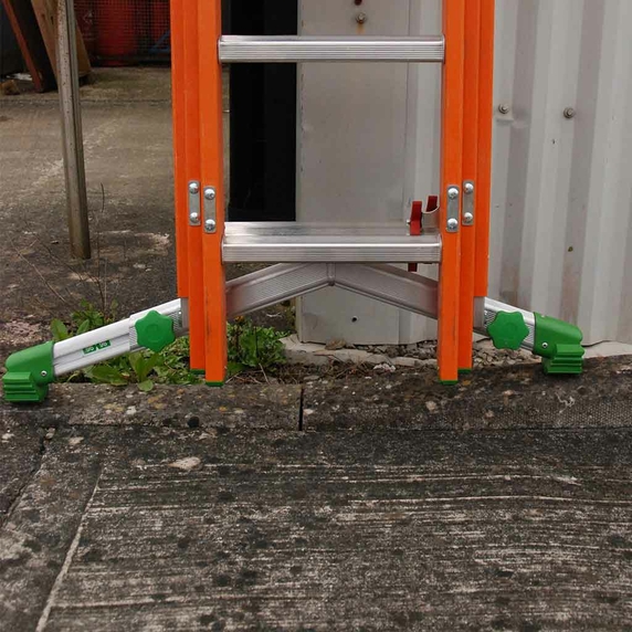 TB Davies INSUL8-C Industrial 2.6m Fibreglass Combination Ladder (5.6m Extended Length)