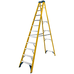 Werner Fibreglass Swingback Stepladder - 12 Tread