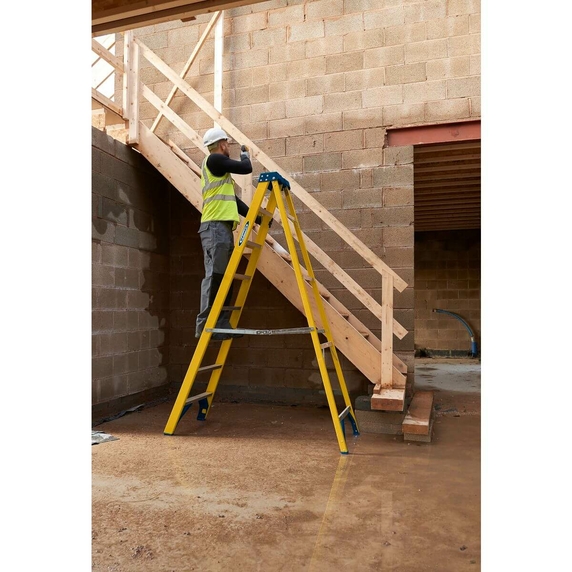 Werner Fibreglass Swingback Stepladder - 8 Tread